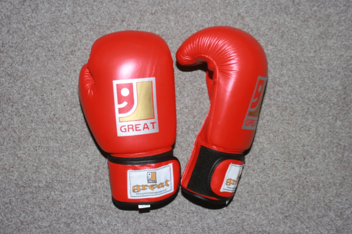 red boxing gloves